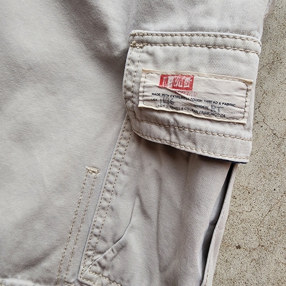 Y2k Levis Workwear Cargo Baggy Skater Boy's Beige Khaki Shorts, Size 10 Youth‎ - Picture 3 of 12